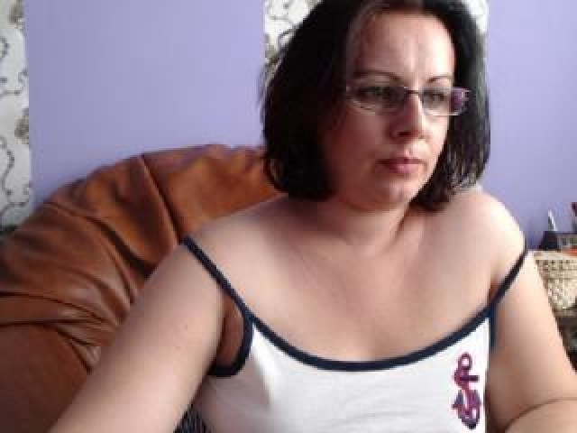 7528-vivianaxxx-female-webcam-model-tits-medium-tits-mature-pussy-brunette