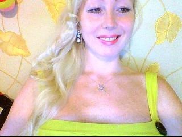 11168-lanetta-medium-tits-webcam-model-green-eyes-female-webcam-granny