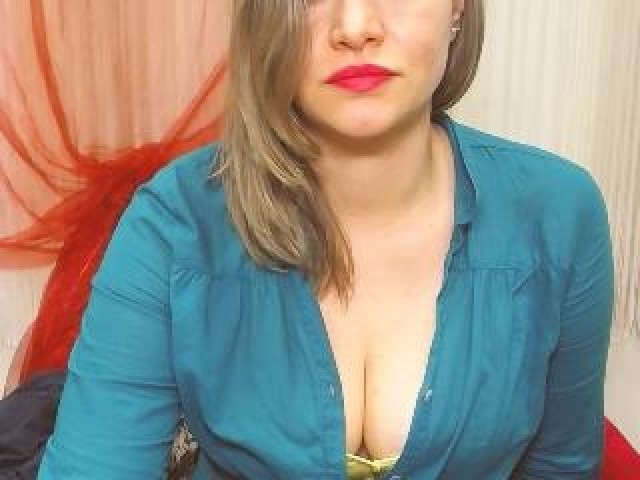 11375-daisyxkiss-female-medium-tits-babe-webcam-webcam-model-shaved-pussy