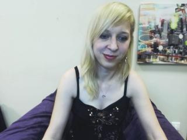 11915-rebeccarosse-porn-medium-tits-blue-eyes-webcam-pussy-blonde-female