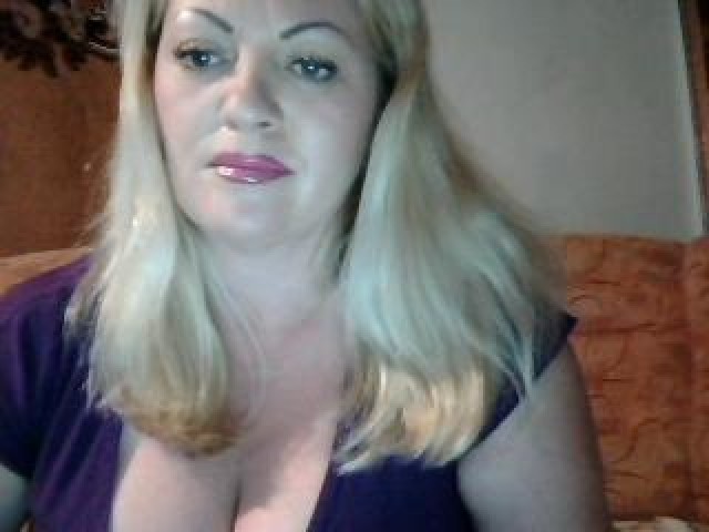 9268-loadream-caucasian-blue-eyes-tits-large-tits-female-webcam-model