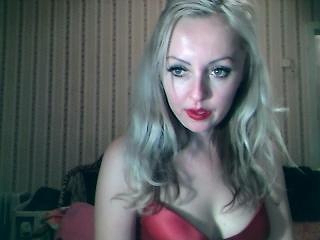21155-lulublonde-blonde-babe-webcam-webcam-model-medium-tits-tits-blue-eyes