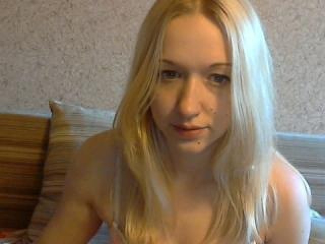 21795-lollaaa-female-asian-blonde-babe-couple-pussy-webcam-green-eyes