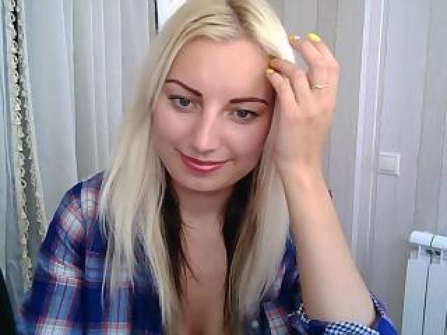 24974-snowwhitee-female-green-eyes-webcam-model-shaved-pussy-pussy-webcam