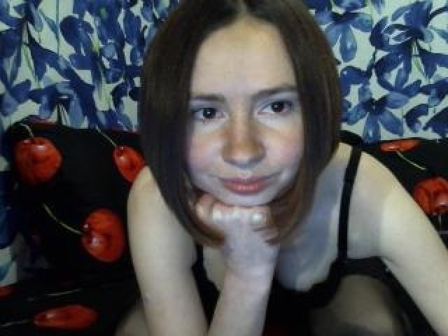 25715-adelina5555-babe-shaved-pussy-pussy-female-webcam-model-brown-eyes