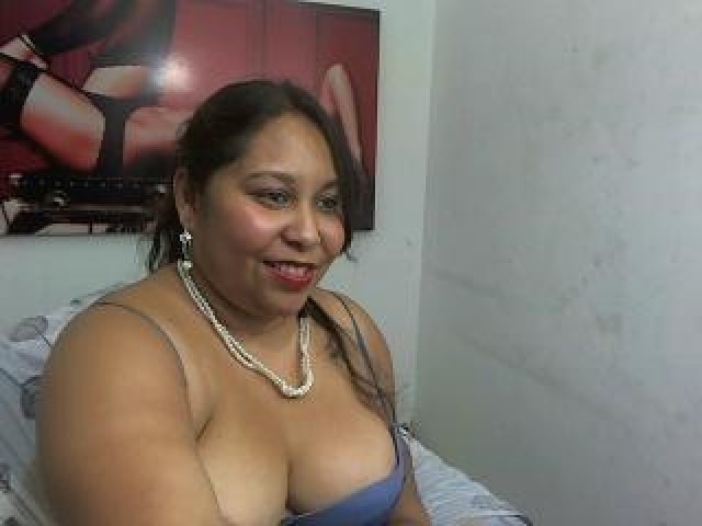27075-dyannela-hispanic-webcam-shaved-pussy-webcam-model-brunette-tits