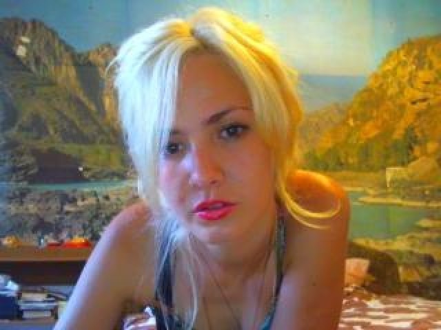 31668-lerochkakiss-shaved-pussy-teen-webcam-model-caucasian-straight-female