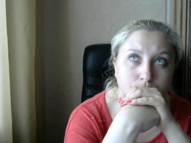 31870-yulyashka18-pussy-webcam-webcam-model-blonde-blue-eyes-straight-tits