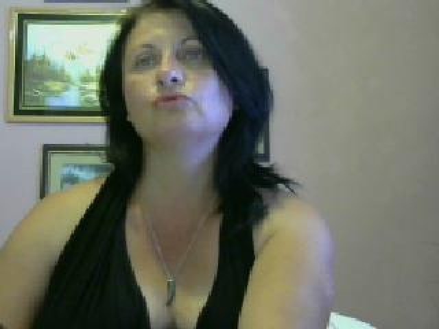 33698-ladyella41-trimmed-pussy-webcam-mature-medium-tits-brunette-green-eyes