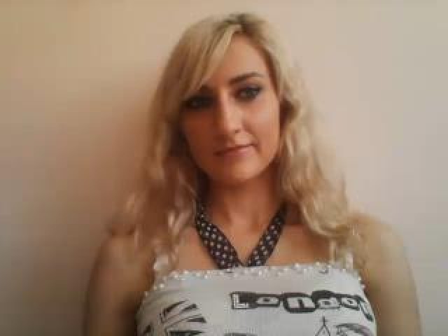 35820-nastyemma-blue-eyes-tits-medium-tits-caucasian-webcam-model-webcam
