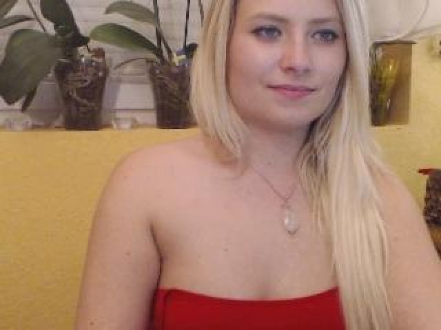 46952-siennagold-blonde-blue-eyes-shaved-pussy-caucasian-medium-tits-kissing