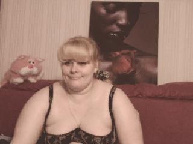48814-ellashyfox-female-babe-webcam-model-caucasian-webcam-hairy-pussy