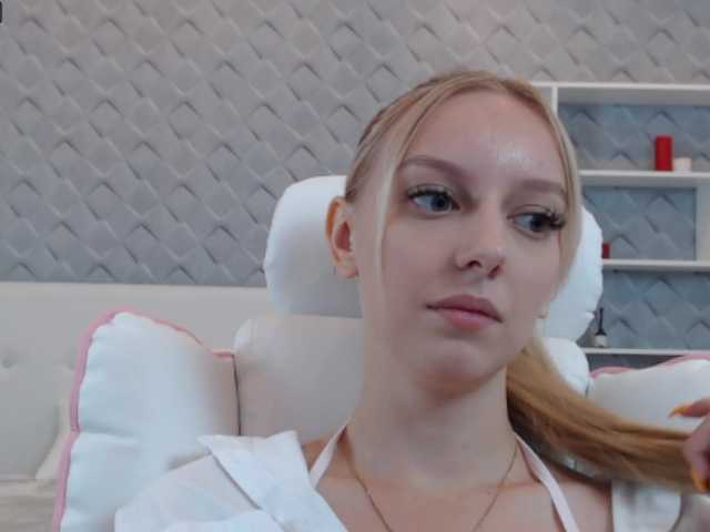 55432-cam-model-8sexyabbi8-blonde-girl-speaks-russian-no-fucking-straight-caucasian