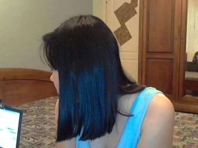 41546-cleopatra1-straight-tits-brunette-webcam-model-small-tits-blue-eyes