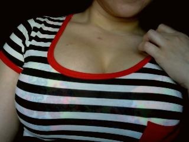 41386-goodgirlme-webcam-shaved-pussy-straight-pussy-brunette-kissing