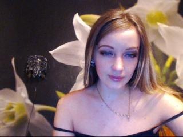 55782-insomnia-blue-eyes-blonde-pussy-webcam-model-webcam-babe-medium-tits