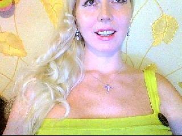 11168-lanetta-medium-tits-webcam-model-green-eyes-female-webcam-granny