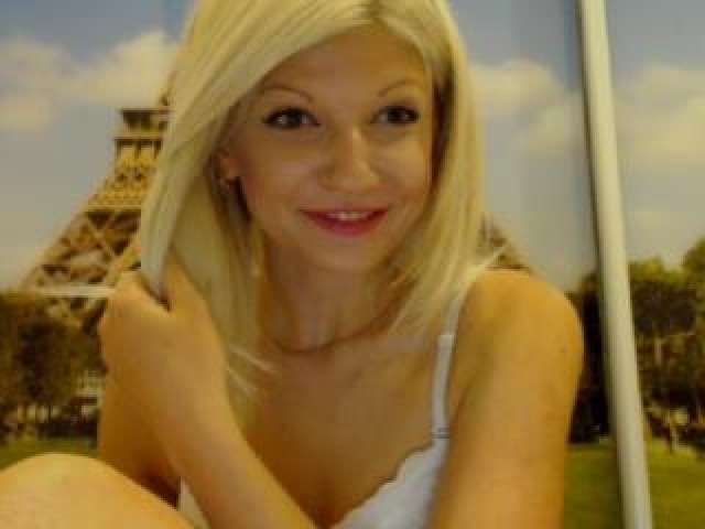 31280-leonna15-webcam-small-tits-webcam-model-green-eyes-shaved-pussy