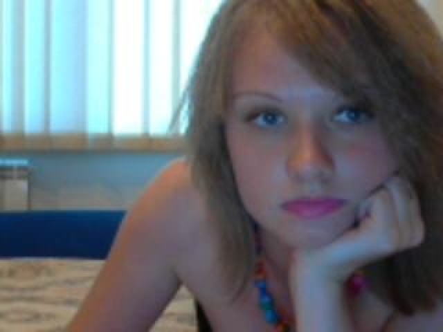 41896-massandraa-babe-blue-eyes-couple-pussy-female-webcam-model-blonde