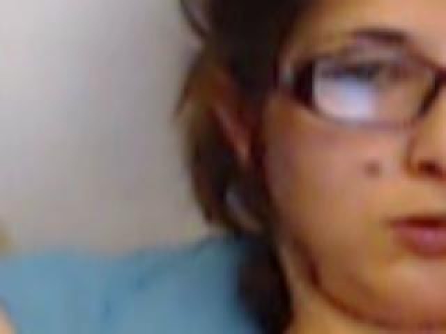 242-ninaa8-caucasian-medium-tits-brunette-shaved-pussy-webcam-pussy